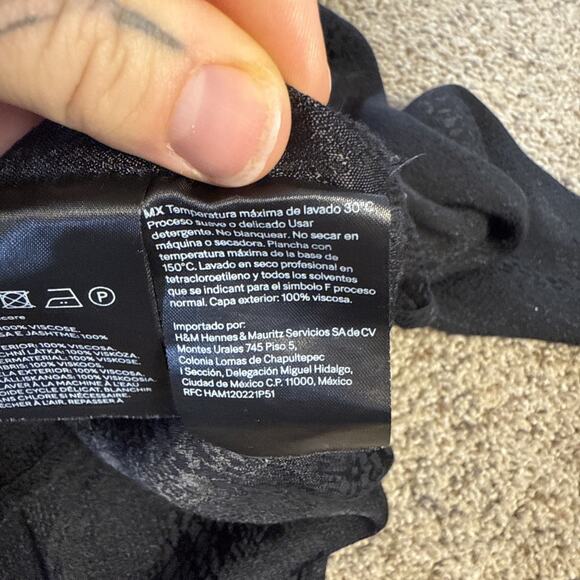 H&M Monochrome Snakeskin Black Career Shirt‎ Button Up Front Top Blouse M Casual - Picture 11 of 14